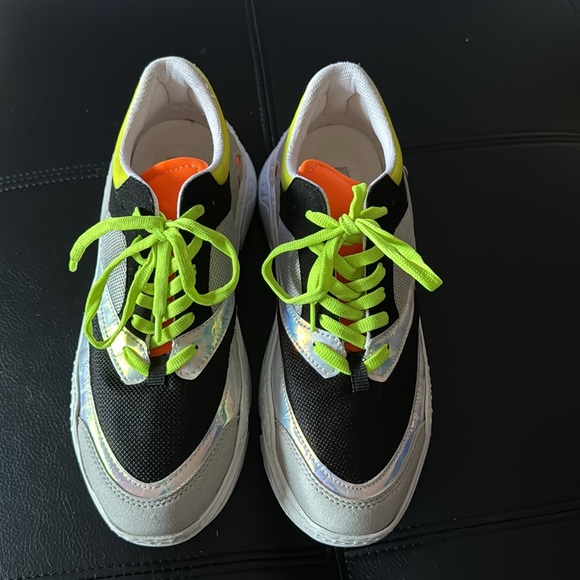 SALE ⭐️⭐️⭐️ Steve Madden Platform Neon & Iridescent Sneakers - Picture 4 of 5